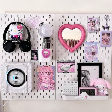 deb 🧩💗🛼🗯️🎀 on Instagram: "2022 wrapped 💗⭐️🫧" Desk Inspiration, Dekorasi Kamar Tidur, Pastel Room, Pinterest Room Decor, Study Room Decor, Ideas Hogar, Room Desk, Cute Room Ideas, 12 December