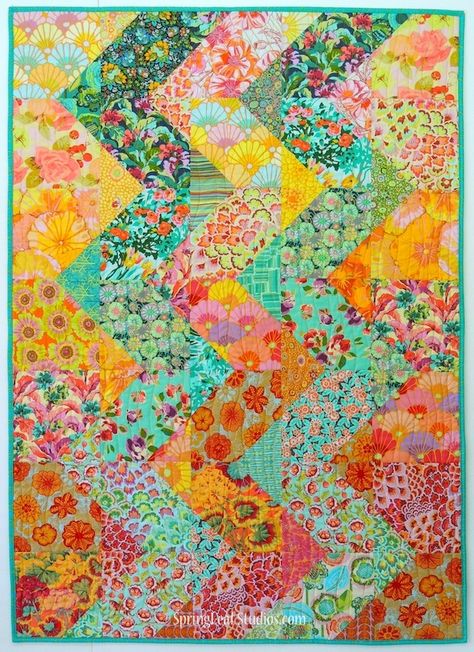 variation on the Cascade quilt pattern by Springleaf Studios featuring Amy Butler fabrics Large Scale Print Quilt Patterns, Cascade Quilt, Amy Butler Quilt, Hst Quilt, Kaffe Fassett Quilts, Boho Quilt, Clothing Crafts, Kaffe Fassett Fabric, Half Square Triangle Quilts