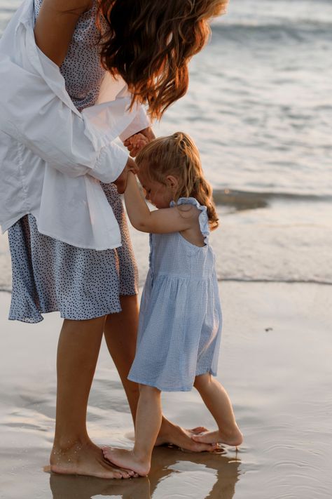 Family photoshoot on the beach, mother and daughter, photoshoot outdoor Family Outdoor Photoshoot, Mother And Daughter Photoshoot, Daughter Photoshoot, Photoshoot Outdoor, Family Photoshoots, Outdoor Photoshoot, Family Outdoor, Beach Photoshoot, Mother And Daughter