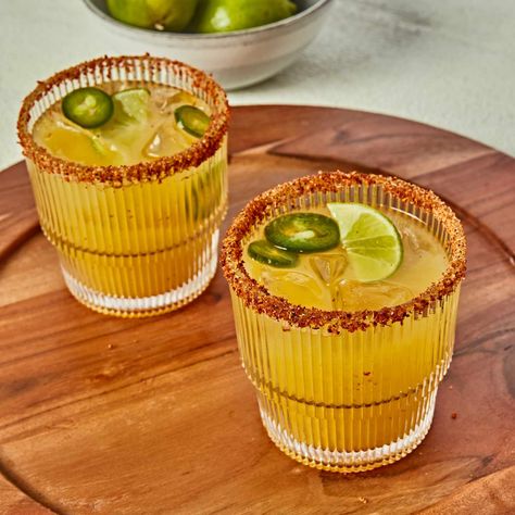 These spicy mango margaritas use fresh fruit juice and orange zest for sweetness—no added sugar necessary. The Tajín-crusted rim provides an extra layer of spice. Spicy Mango Margarita, Mango Margaritas, Ww Ideas, Mezcal Margarita, Beverage Ideas, Homemade Liquor, Mango Margarita, Fresh Fruit Juice, Cocktail Recipes Easy