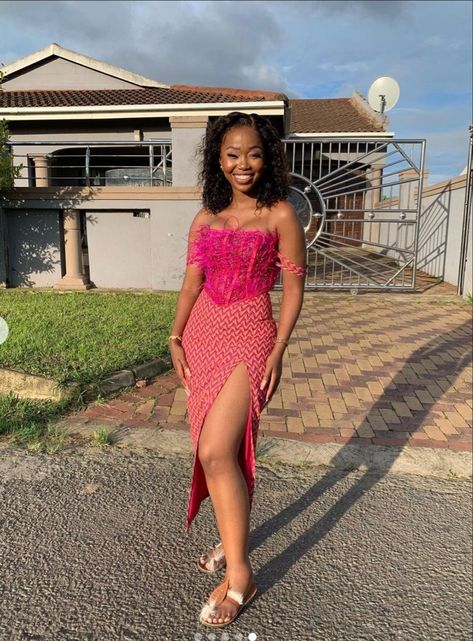 Chitenge Designs For Women, African Wedding Guest Dress Ankara Styles, Ankara Styles For Graduation, Ankara Dress Styles For Graduation, Kente Dress Short, Traditional South African Dresses, Modern Traditional Outfits African, African Wedding Guest Outfit Classy Ankara Styles, Ankara Graduation Dress