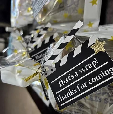 A Star is born Hollywood Baby Shower Ideas – Baby Shower Ideas 4U Hollywood Party Favors, Movie Theater Party, Cinema Party, Movie Party Favors, Movie Night Birthday Party, Hollywood Party Theme, Movie Themed Party, Hollywood Theme, Xmas 2024