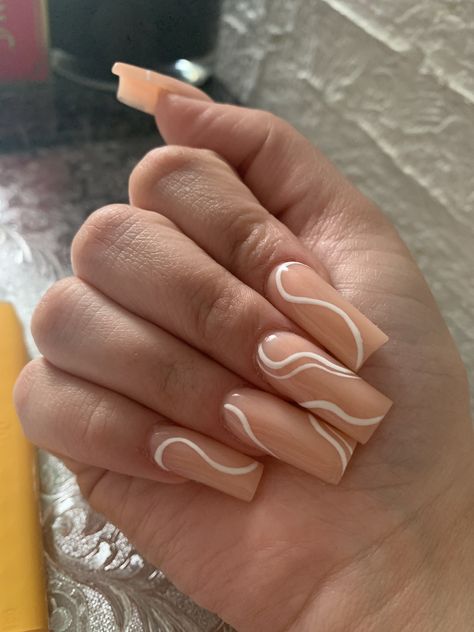 Square Line Nails, Acrylic Nails Ideas Swirls, Cute Nails With Lines, Square Nails With Swirls, Nail Line Art Simple, Line Nail Designs Square, Abstract French Tip Nails Short, Swirly Nail Designs Square, Tan Swirl Nails