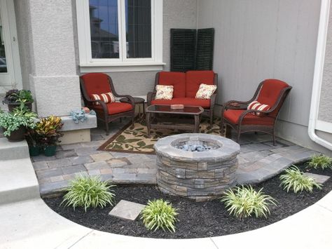 Front Patio with gas firepit Black Patio Furniture, Patio Furniture Layout, Backyard Patio Furniture, Front Yard Patio, Cheap Patio, Front Courtyard, Budget Patio, Patio Diy, Outdoor Patio Furniture Sets