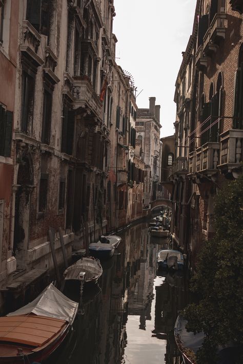 Italy Aesthetic Brown, Brown Italy Aesthetic, Brown Place Aesthetic, Venice Dark Aesthetic, Italy Dark Academia, Brown Map Aesthetic, My Policeman Book Aesthetic, Dark Italy Aesthetic, Venice Aesthetic Vintage