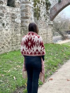 Crochet Flower Scarf, Pocket Shawl, Crochet Wedding Dresses, Crochet Kimono, Creative Knitting, Crochet Afgans, Mosaic Crochet, Crochet Wedding, Flower Scarf