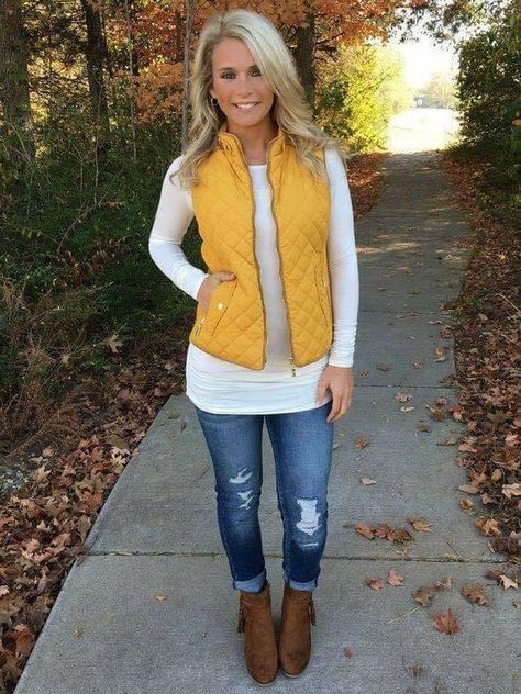 I need this vest😍 Vest Outfits For Women Winter, Vest Outfits For Women, Yellow Vest, Vest Outfit, Picture Outfits, Outfit Trends, Vest Outfits, Quilted Vest, Winter Mode