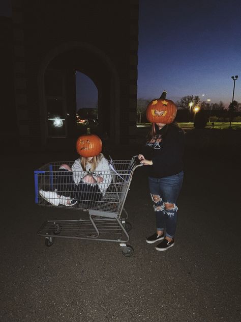 Pumpkin Head Poses, Pumpkin Photoshoot Friends, Pumpkin Head Carving Ideas, Pumpkin Head Trend, Pumpkin Head Photoshoot Friends, Trendy Photos, Pumpkin Photoshoot, Pumpkin Head Photoshoot, Ghost Sheet