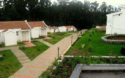 10 Best Cottages In Ooty For Couples To Visit In 2021 Adventurous Things To Do, Train Tour, Family Tour, Red Hill, Beautiful Pink Flowers, Ooty, Green Lawn, Hill Station, Vintage Interiors