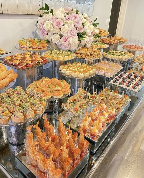 Food Set Up, Catering Food Displays, Seafood Buffet, Classic Campers, Lake House Food Ideas, Lake Food Ideas Summer, Party Food Buffet, Catering Ideas Food, Food Ideas Summer