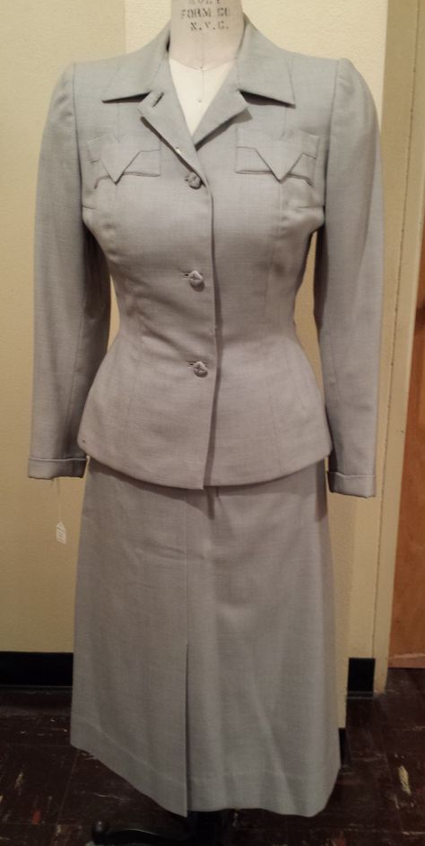 1940s skirt suit featuring the "V" for victory pocket lapel. Victory Suit 1940, 1940s Victory Suit, Plum Suit, Pinup Inspiration, 1940s Clothes, 1940s Skirt, Fashion 1940s Style, Vintage Clothes 1940s, Dress Embellishments