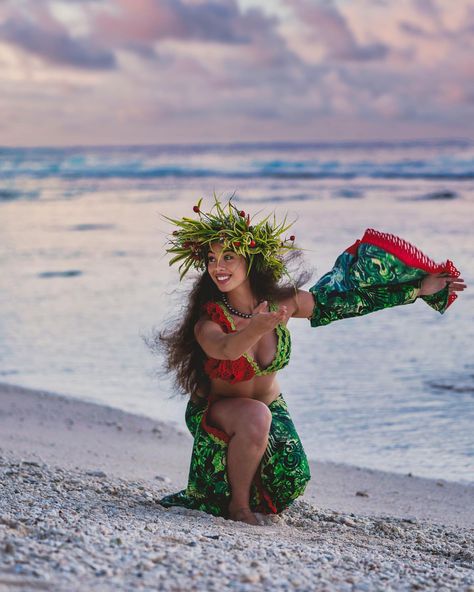 Hawaii Costume, Hawaii People, Tahiti Island, Magic Moments, Dance School, Island Paradise, We Are The World, People Of The World, Tahiti