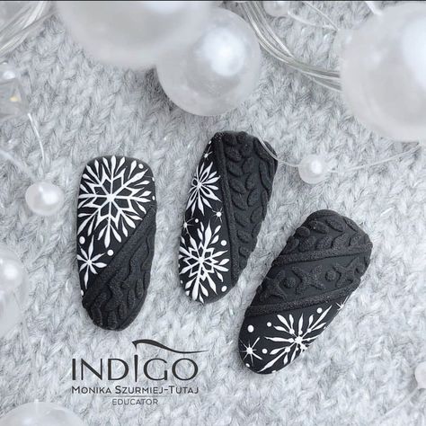 How To Do Sweater Nails, Snowflake Sweater Nails, Winter Sweater Nails, Sweater Nail Art, Christmas Sweater Nails, Xmas Nail Art, Christmas Gel Nails, Sweater Nails, Snowflake Nails