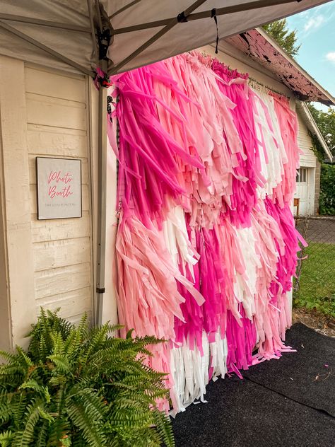 Fringe Wall Backdrop With Balloons, Pink Tassel Backdrop, How To Hang Fringe Backdrop, Tule Decorations Diy, Pink Diy Backdrop, Pink Back Drop Ideas, Easy Fringe Backdrop, Pink Photobooth Ideas, Fringe Wall Backdrop Diy