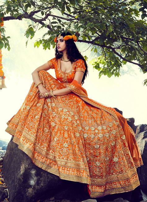 Formal Lehenga, Saree Casual, Bridal Pakistani, Fashion Lehenga, Lehenga Indian, Orange Lehenga, Pakistani Mehndi, Mehndi Outfit, Bridal Lehenga Online