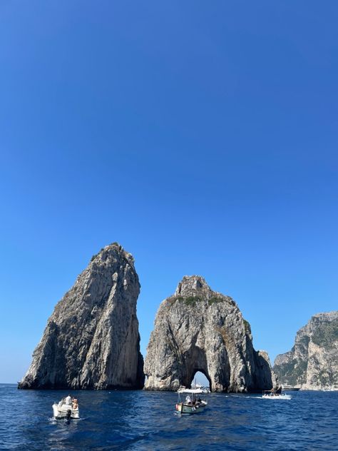 #capri #italy Italia Wallpaper, Capri Italia, Capri Island, Napoli Italy, Amalfi Coast Italy, Capri Italy, Travel Inspo, Amalfi Coast, Italy Travel