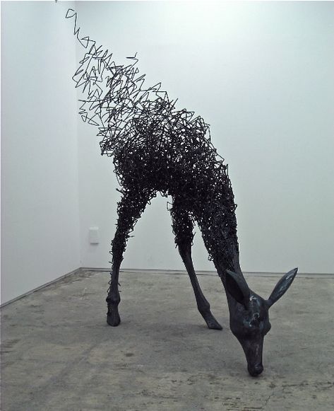 Does anyone know what this incredible artwork is called? Or who the artist is? Sculptures Sur Fil, Art Amour, Galleria D'arte, Charcoal Drawings, Steel Sculpture, Art Et Illustration, Wow Art, Wire Sculpture, Arte Animal