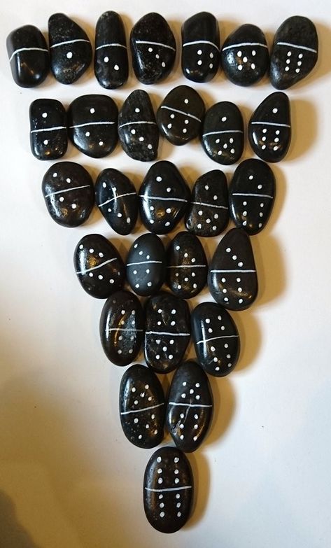 Dominoes stone stories - a completely natural resource for domino playing. Diy Dominoes, Backyard Games Diy, Natural Resource, Air Dry Clay Projects, Origami Crafts Diy, Diy Games, School Art Projects, Rock Painting Designs, Stone Crafts