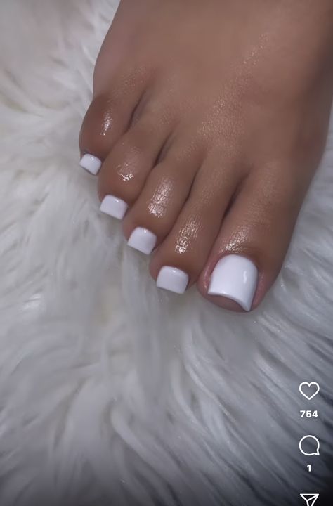 White Toe Design, White Toes Acrylic Nails, Short Acrylic Toe Nails, White French Tip Toe Nails, White Toe Nails Design, White Gel Toes, White Acrylic Toes, Acrylic Toe Designs, White Toes Pedicure