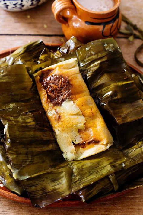 Traditional Tamales, Sweet Tamales, How To Make Tamales, Corn Tamales, Mole Recipe, Chicken Mole, Restaurant Drinks, Tamale Recipe, Mole Sauce