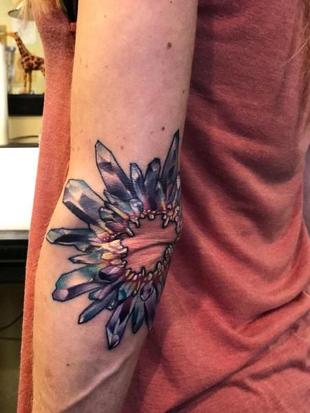 Raven And Crystal Tattoo, Crystal Tattoo Sleeve, Watercolor Elbow Tattoo, Crystal Tattoo Color, Geode Tattoo, Dark Crystal Tattoo, Elbow Tattoo Ideas, Crystal Tattoos, Knee Tattoos