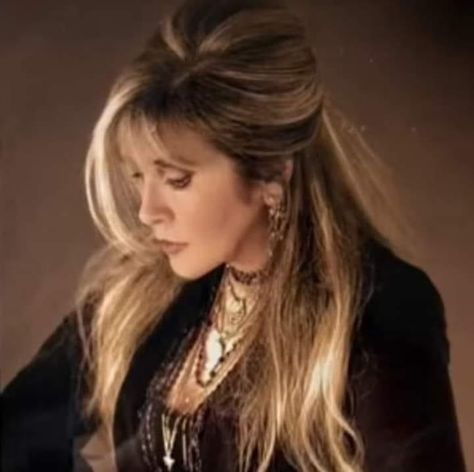 Stevie Nick, Stevie Nicks Style, Black Hair Dye, Stevie Nicks Fleetwood Mac, Florence Welch, Witchy Woman, Stevie Nicks, Fleetwood Mac, Girls Rock