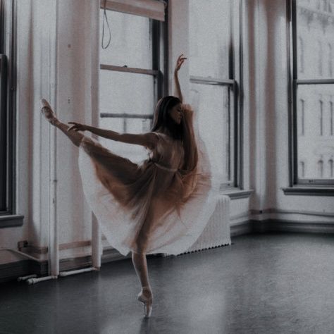 Ballet Core Aesthetic, Aesthetic Sports, Dance Aesthetic, Dance Photography Poses, Ballet Core, Different Aesthetics, Dancing Aesthetic, Dance Theater, Ballet Photography