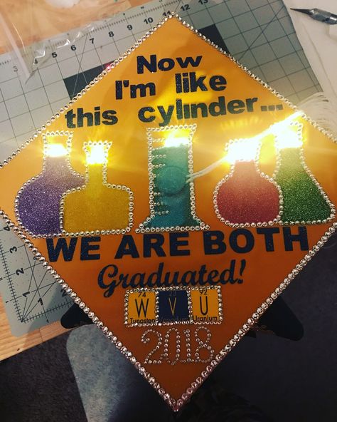 Chemistry Graduation Cap Ideas, Chemistry Cap Decoration, Chemistry Grad Cap, Biochemistry Graduation Cap, Graduation Cap Designs Chemistry, Stem Graduation Cap, Chemistry Graduation Cap, Cap Ideas Graduation, Grad Cap Ideas