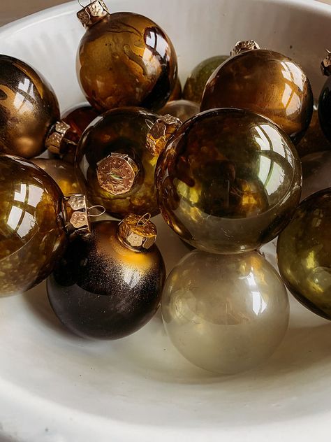 DIY Tinted Glass Amber Ornaments | The Rural Legend Amber Ornaments, Alcohol Ink Ornaments, Ink Ornaments, Diy Alcohol Ink, Glass Ornaments Diy, Diy Alcohol, Ornaments Making, Ornaments To Make, Clear Glass Ornaments