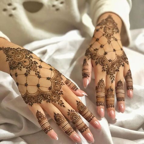 Embrace the beautiful art of Mehendi and let your hands tell a story of love and tradition! ✨ #MehendiMagic" . . . . @efficient.henna . . . . #mehndi_inspire #mehandidesign #henna #mehendi #mehandi #hennaartist Mehendi Designs For Palm, Pakistani Henna Designs, Desi Design, Pakistani Mehndi Designs, Pakistani Mehndi, Latest Simple Mehndi Designs, Best Mehndi Designs, Latest Mehndi, Best Mehndi