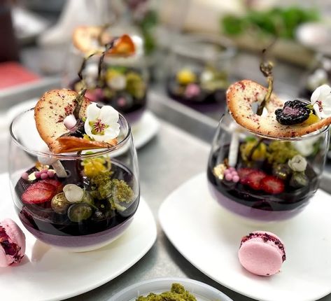 Garden Terrarium Dessert | Desserts Terrarium Dessert, Dessert Terrarium, Earth Dessert, Garden Dessert, Mini Sweets, Fine Dining Desserts, Desserts In A Glass, Plated Dessert, Dessert In A Jar