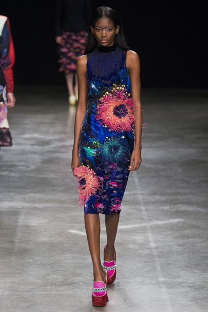 Trending: Innovative Velvet | British Vogue Mary Katrantzou, 2017 Fashion Trends, Velvet Fashion, Feminine Dress, Fashion Show Collection, Fall 2017, Fashion 2017, Primavera Estate, London Fashion Week