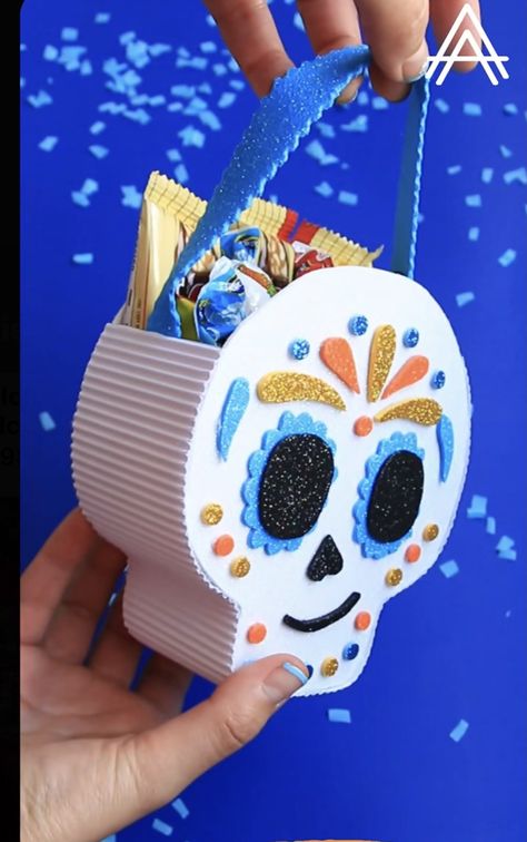 Dia De Los Muertos Projects For Kids, Coco Themed Trunk Or Treat, Sugar Skull Diy, Ideas Para Halloween, Halloween Classroom Decorations, Mexican Halloween, Dia De Los Muertos Decorations Ideas, Den Mrtvých, Piñata Ideas