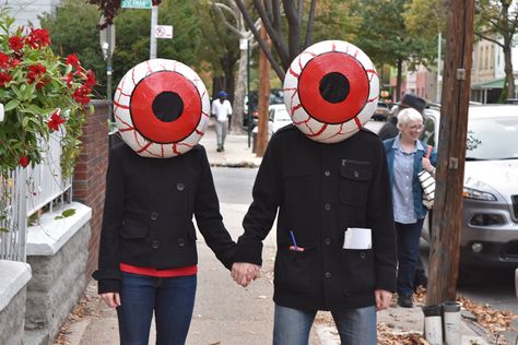 Eyeball Mask, Eyeball Head, Eyeball Costume, Grapes Costume, Diy Paper Mache, Diy Costumes Kids, Easy Halloween Decorations, Halloween Eyeballs, Halloween 2015