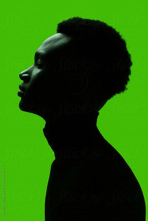 Portrait With Green Background, Portrait Green Background, Photoshoot With Green Background, Green Light Photoshoot, Greenscreen Photoshoot, Playlists Pictures, Green Background Photoshoot, Green Light Photography, Green Fashion Editorial