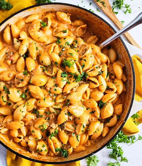 This Creamy Beefy Shells & Cheese recipe is a hearty pasta dish that’s perfect for those back-to-school weeknights! Beefy Shells, Shells And Cheese, Pasta Types, Cheese Stuffed Shells, Cheese Dishes, Stuffed Pasta Shells, Easy Casserole Recipes, Pasta Dish, Easy Casserole