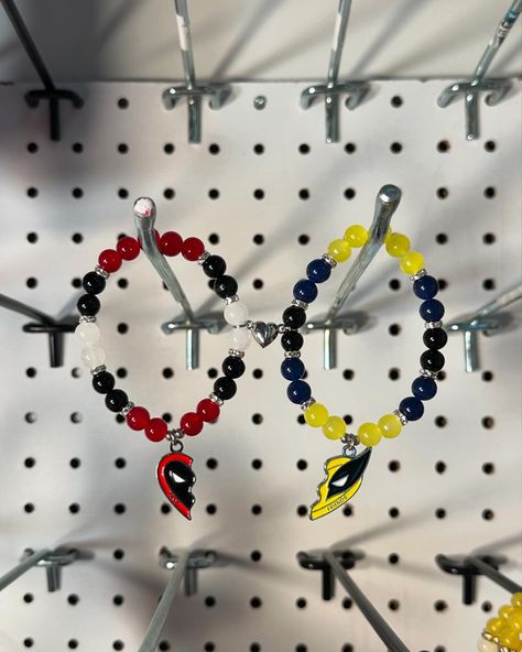 Deadpool x Wolverine matching bracelets AVAILABLE NOW! 💛❤️🖤 • • • • • • • • #deadpool #deadpool2 #deadpool3 #wolverine #wolverineedit #braceletsoftheday #bracelets #pulseiras #matchingbracelets #couplebracelets #beadedbracelets #braceletsofinstagram #makingbracelets #jewelrygram #explorepage #explorepage++ #fyp #wolverineanddeadpool #viral #deadpoolandwolverine #hughjackman #ryanreynolds #couplebracelet Marvel Beads Bracelet, Deadpool Friendship Bracelet, Deadpool And Wolverine Outfit Ideas, Deadpool And Wolverine Outfit Inspired, Deadpool And Wolverine Bracelet, Deadpool 3, Couple Bracelets, Diy Bracelets Patterns, Matching Bracelets