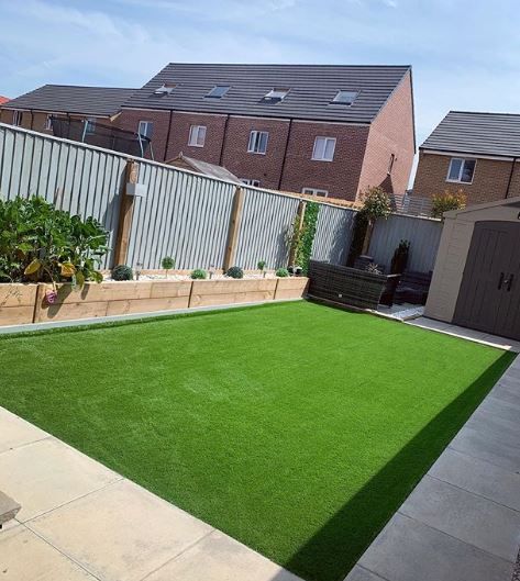 Garden AstroTurf Ideas: How to Create Lush, Low-Maintenance Spaces 4 Artificial Grass Ideas, Artificial Grass Garden, Grass Backyard, Small Garden Plans, Small Back Gardens, Turf Backyard, Garden Ideas Uk, Grass Garden, Small Garden Landscape