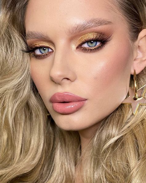 Including a glimmering gold look Makeup Ideas For Blue Eyes, Pink Wedding Makeup, Blue Eyes Makeup, Soft Wedding Makeup, Golden Eye Makeup, Golden Makeup, Wedding Makeup Ideas, Bridal Glam, Gold Eye Makeup