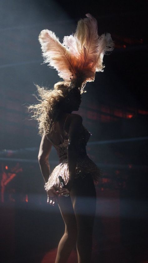 Beyoncé Live, Beyonce 2013, Beyonce Performance, Beyonce Hair, Showgirl Costume, Blue Ivy Carter, Sasha Fierce, Beyoncé Giselle Knowles-carter, Beyoncé Giselle Knowles