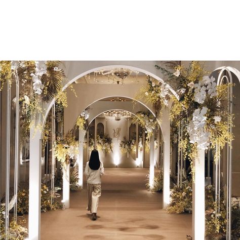 Cubic design element for white and simply style. #kaidangdesign #wedding #thailandweddingexpert #weddingplanner #weddingparty… Entrance Tunnel Wedding, Wedding Foyer, Foyer Inspiration, Vietnam Wedding, Reception Backdrop, White Winter Wedding, Castle Decor, Exhibition Stall Design, Dinner Party Decorations