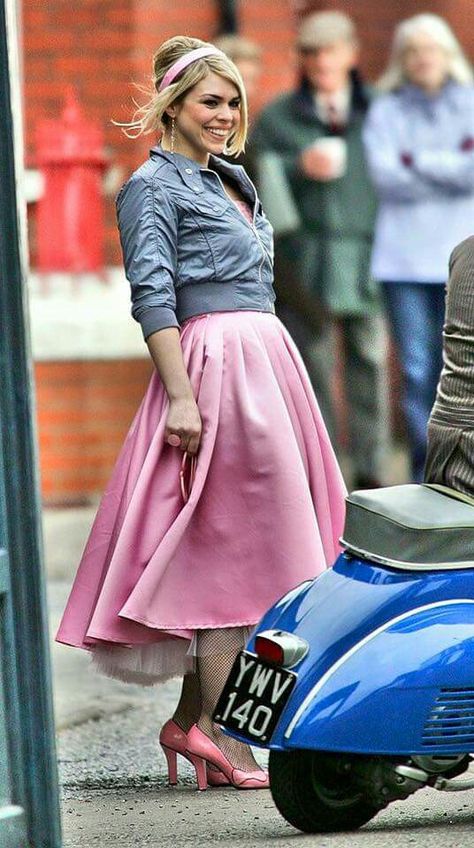 Billy Piper, Rose Tyler Outfit, Rose Tyler Cosplay, 1950s Aesthetic, Rose Cosplay, Doctor Who Rose, Rock N Roll Dress, John Campbell, Thomas Paine