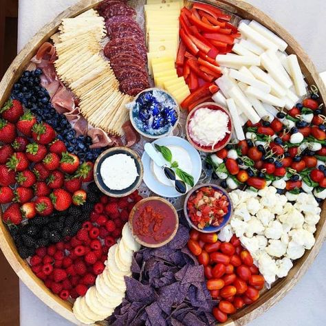 How to Make an Epic July 4th Charcuterie Board - dig in 4th Charcuterie Board, 4th July Food, 4th Of July Desserts, Board Charcuterie, Fourth Of July Food, Party Food Platters, Charcuterie And Cheese Board, Charcuterie Recipes, Blue Food