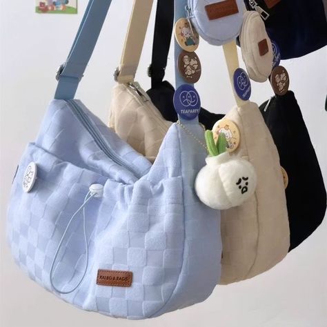 Designer Handbag Brands, Style College, Estilo Harajuku, Cute Crossbody Bags, Aesthetic Bags, Soft Pattern, Harajuku Style, Beg Tangan, Estilo Preppy