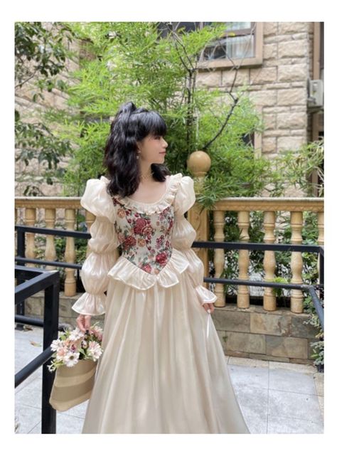 Princess Dresses Long Sleeve, Vintage Dress Long Sleeve, Dress Floral Vintage, Vintage Princess Outfits, Princess Sleeve Dress, Vintage Dresses With Corset, Sweet Elegant Outfits, Modest Princess Outfits, Princess Looks Outfit