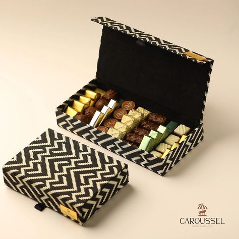 Découvrez nos nouvelles boîtes premium, un cadeau chic et gourmand pour un instant de plaisir chocolatée. #chocolatiercasablanca #chocolat #caroussel