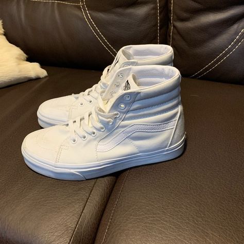 White high top vans White Vans High Tops Outfit, Van High Tops Outfit, High Top Vans Outfit, Vans Sk8 Hi White, White Vans Shoes, White High Top Vans, Tennis Vans, Vans Sk8 High, Vans Outfit