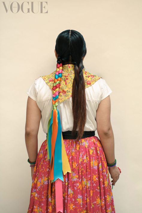 Oaxacan Hairstyles, Mexican Braided Hair, Oaxaca Hairstyles, Oaxaca Braids, Traditional Mexican Braids, Mexican Ribbon Braid, Traditional Hispanic Hairstyles, Traditional Mexican Hairstyles For Women, Mexican Braid Hairstyles