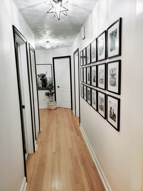 Black trim, white hallway, eclectic Black Door Frame White Door, Hallway With Black Doors, White Walls Grey Trim, Trim Hallway, Black Baseboards, Black Trim Interior, Black And White Hallway, Black Hallway, White Hallway