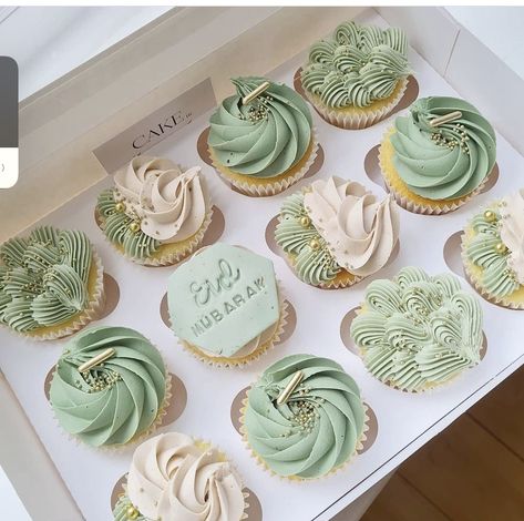 Cupcakes Sage Green, Cupcakes Green, Baby Shower Cupcakes For Boy, Green Cupcakes, Cupcake Decorating Tips, Cupcake Cake Designs, Shower Desserts, Green Baby Shower, Wedding Cakes With Cupcakes